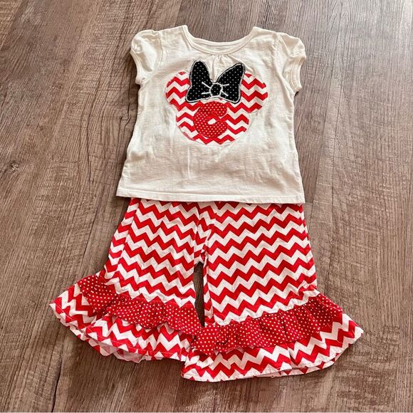 Minnie Mouse “C” Red and White Chevron Set Ruffle Shorts - Picture 1 of 3